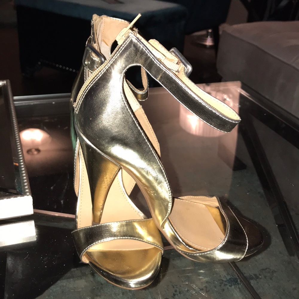Sz 8 Gold Steve Madden Peep Toe Anklestrap Heels